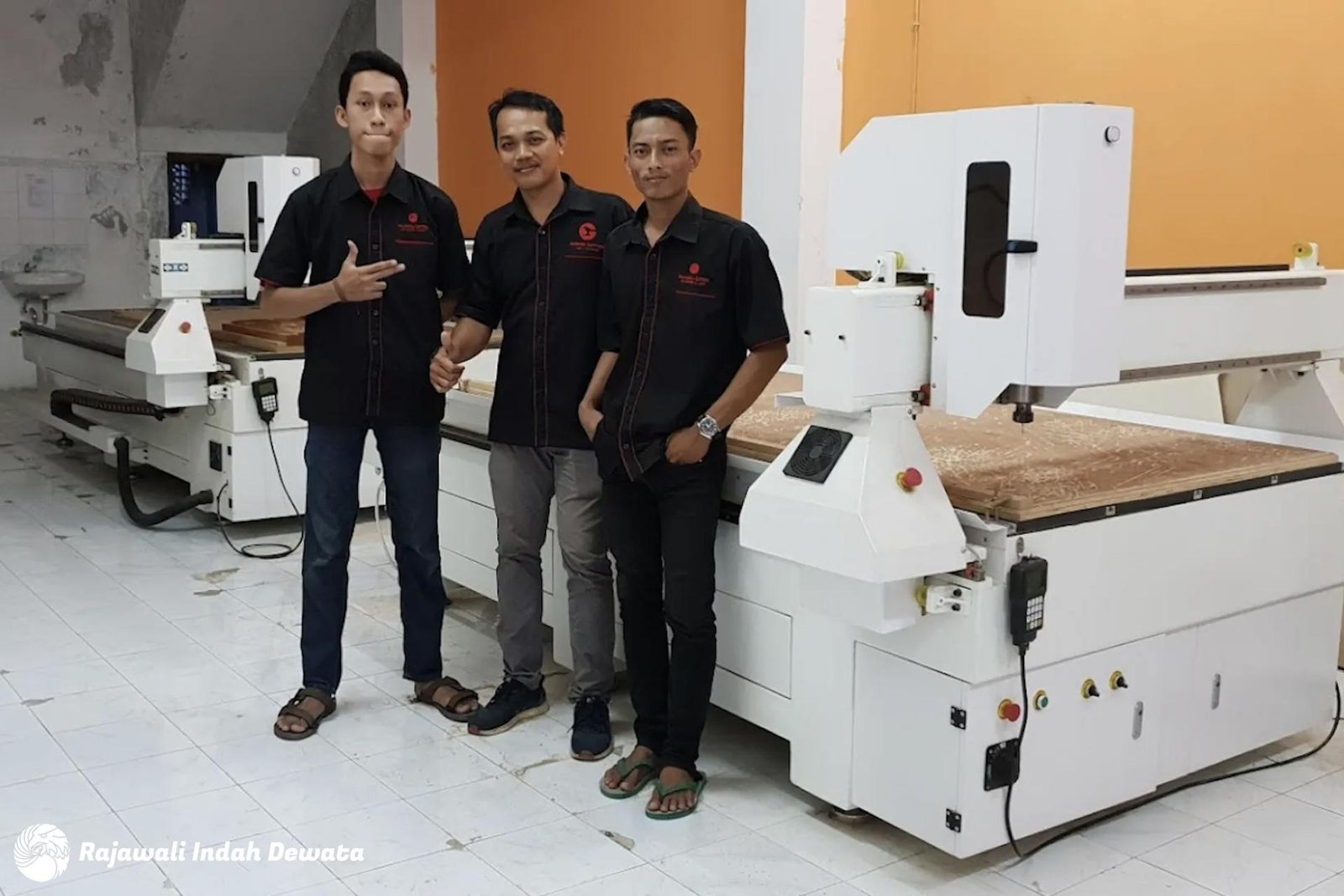 Beranda - CV Rajawali Indah Dewata